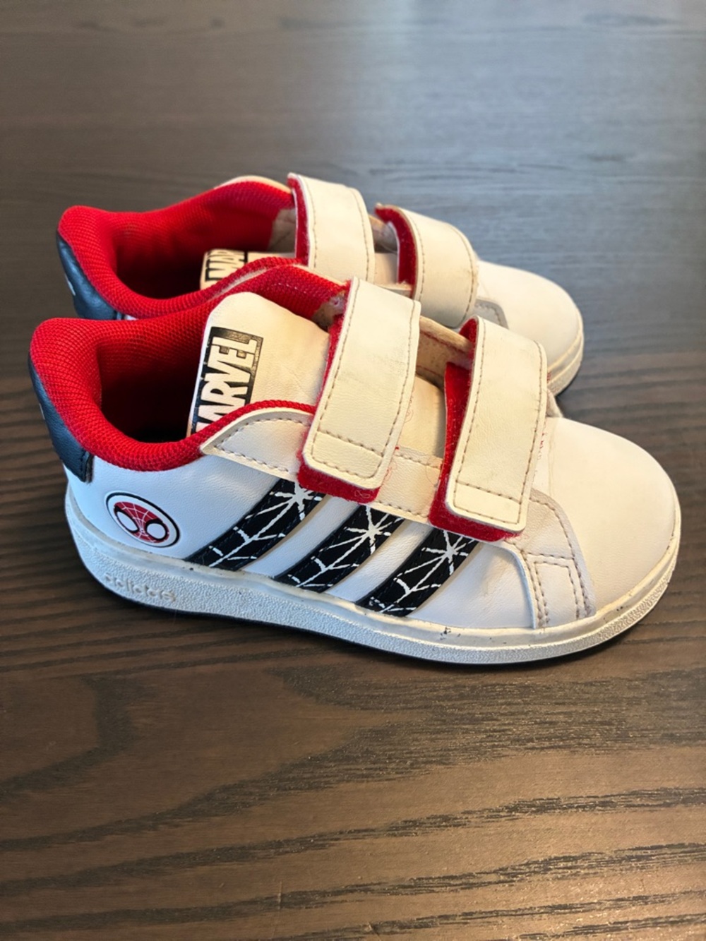 Marvel Kids White & Red SpiderMan Velcro Sneakers
